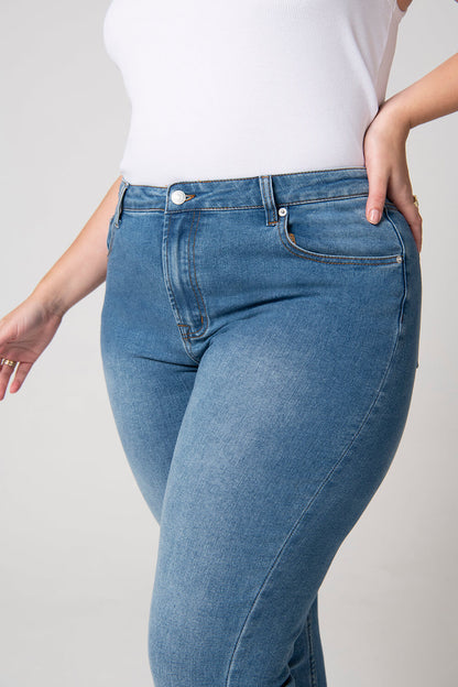 Curve Slim Fit Mom Jeans - Mid Blue